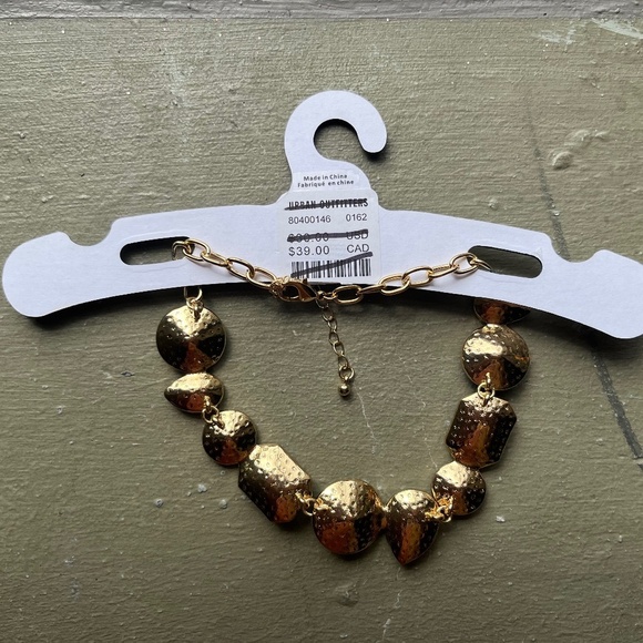 🚨CLEARANCE🚨 Urban Outfitters Gold Necklace/Choker w/ Green Gems NWT - Picture 2 of 2